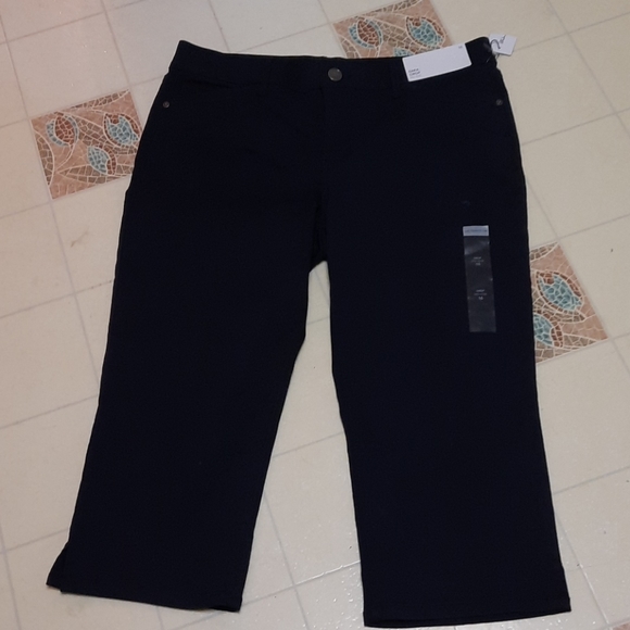 Liz Claiborne Sara Crop Midrise 
